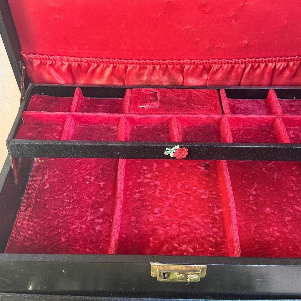Black and Gold Mele Jewelry Box